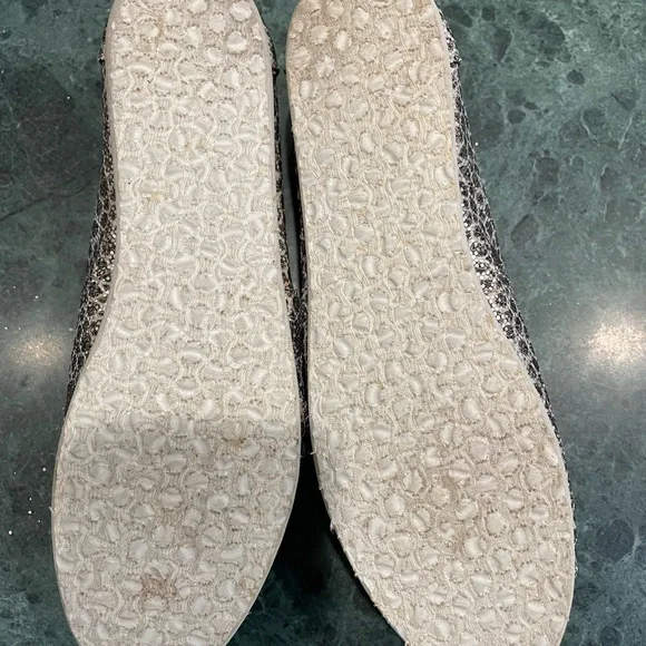 TOMS Print Slip-On Shoes - Picture 4 of 8